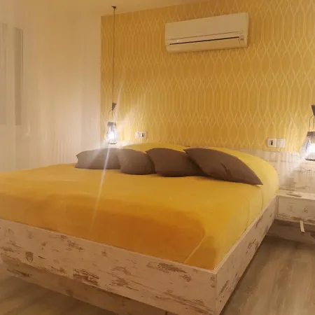 Majusfa Balatonszarszo