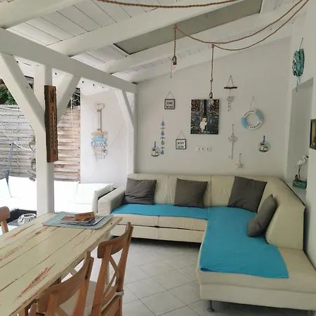 Majusfa * Balatonszarszo